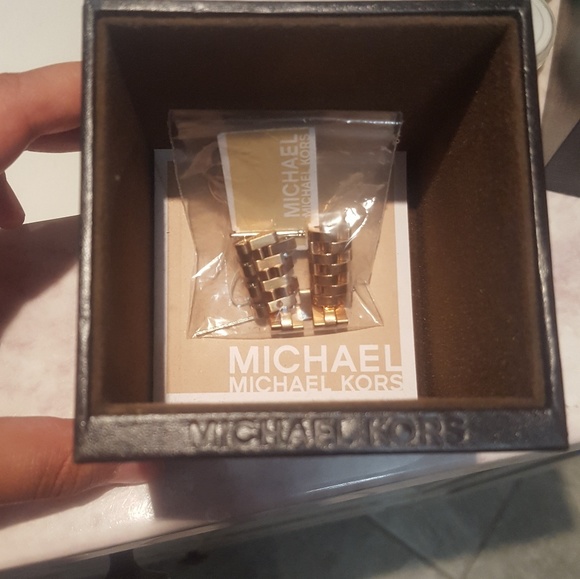 Michael Kors rose gold watch - Picture 2 of 3